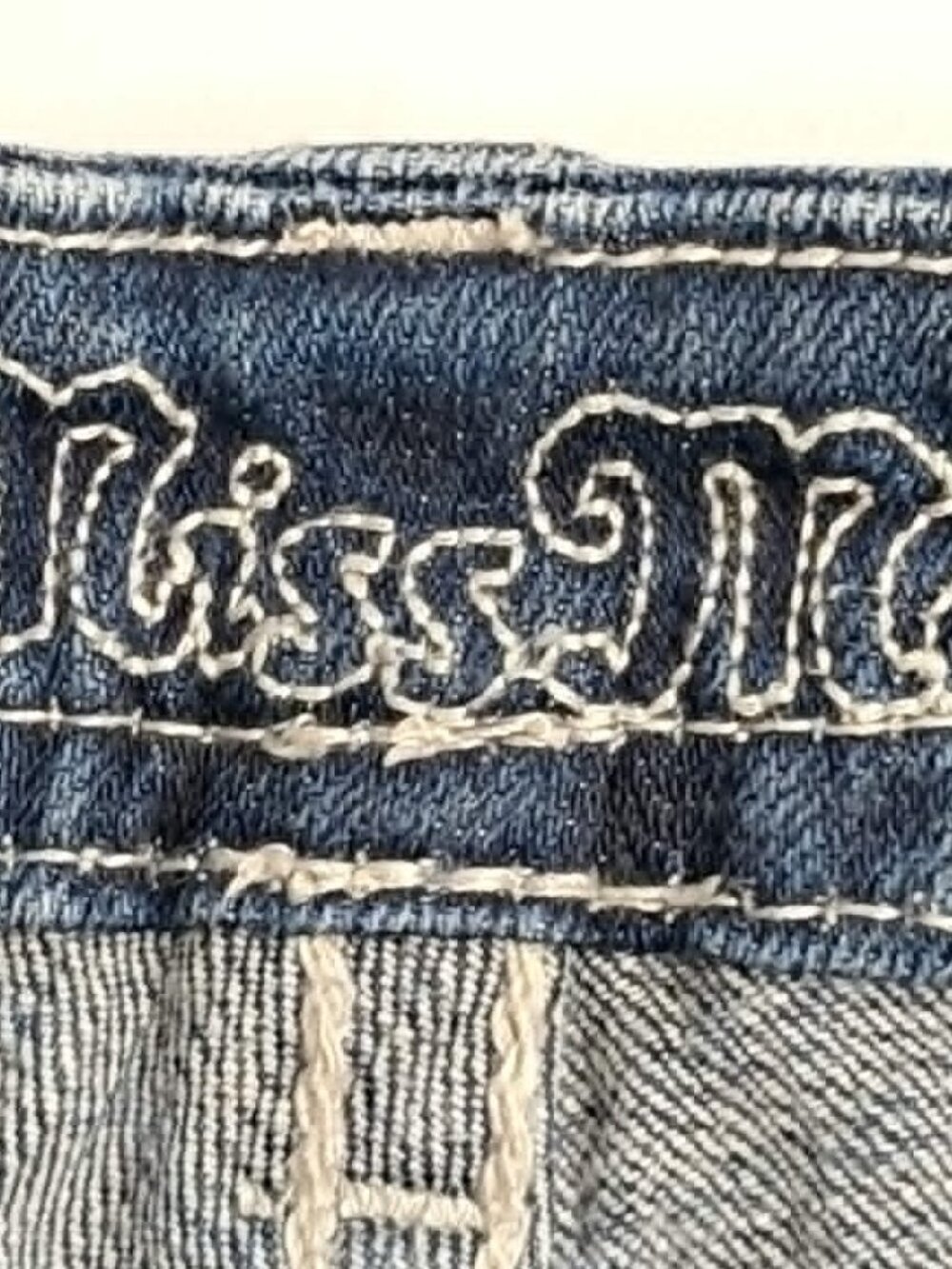 Miss Me Shorts Size 28 Low Rise Distressed Denim Embelished Rhinestone JE8154H - Picture 14 of 15